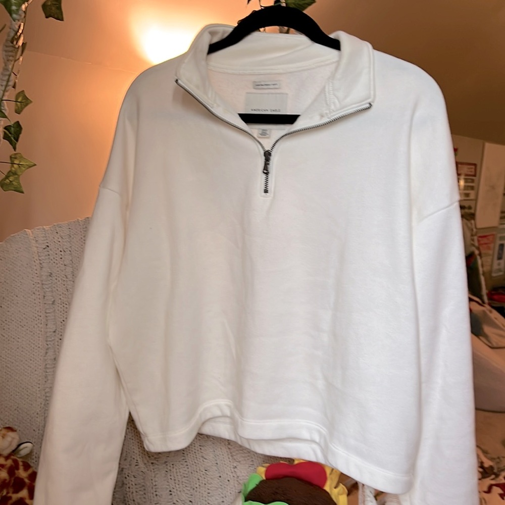 AE White Collard Sweatshirt